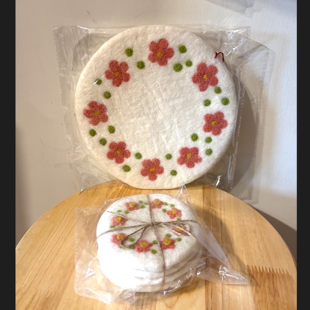 White and pink flowers wool coasters and trivet set handmade in Nepal NWT